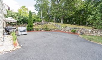 24 Livingston Ave, Andover, NJ 07801