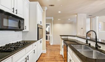 4133 Towne Green Cir, Addison, TX 75001