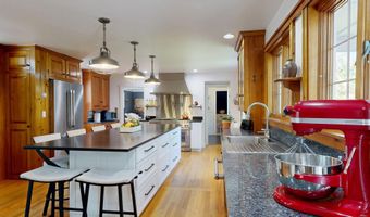 75 Court St, Belfast, ME 04915