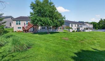812 Whispering Village Cir, Ballwin, MO 63021