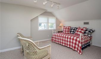 198 Gibbs Ave, Newport, RI 02840