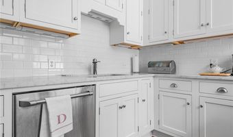 90 Rhode Island Ave 2, Newport, RI 02840
