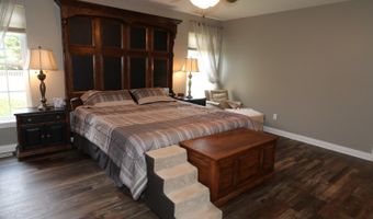 381 Woodside Ct, Batesville, IN 47006
