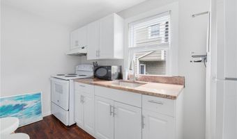 66 Knowlesway Unit Upper Unit Upper Unit, Narragansett, RI 02882