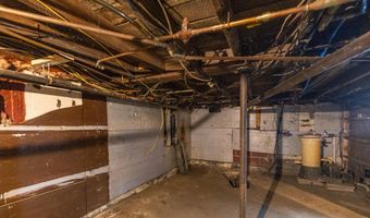 27 Flanders St, Auburn, ME 04210