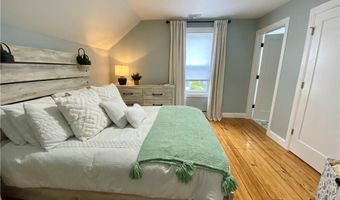18 Hall Ave, Newport, RI 02840