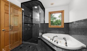 1017 E Red Oak St, Addison, IL 60101