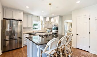 7022 Lancer Dr, Charlotte, NC 28226