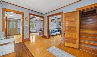 27 Center St, Algonquin, IL 60102