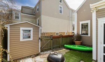 28 Extension St, Newport, RI 02840