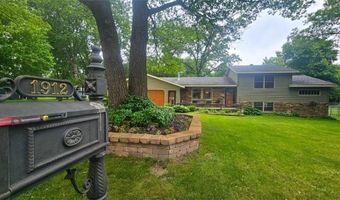 1912 S Oak Knoll Dr NE, Alexandria, MN 56308