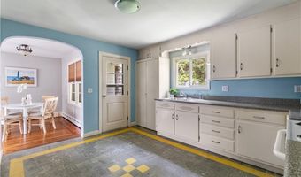 6 Ansonia Ave, Bristol, RI 02809