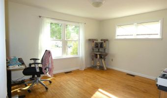 5 Mayflower Rd, Augusta, ME 04330