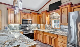 1026 Captain Ave, Aurora, MO 65605