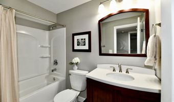 1852 Valleywood Dr, Avon, IN 46123