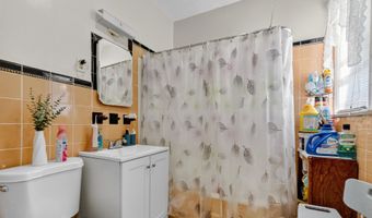 98 W 49TH St, Bayonne, NJ 07002