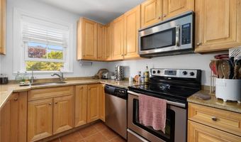 1 Red Cross Ave 9, Newport, RI 02840