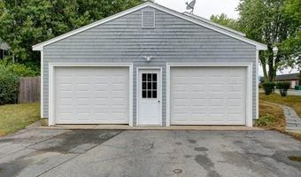 28 Reardon Dr, Middletown, RI 02842