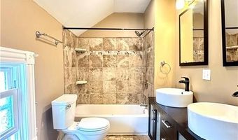 91 Van Zandt Ave, Newport, RI 02840