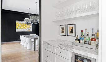 7101 LONGWOOD Dr, Bethesda, MD 20817