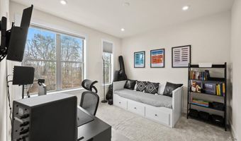 2236 S GLEBE Rd, Arlington, VA 22206