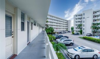 3030 Marcos Dr T203, Aventura, FL 33160