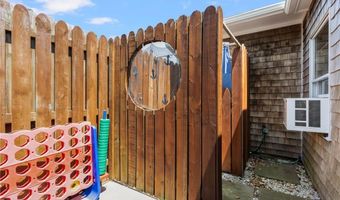 27 Ocean View Dr, Middletown, RI 02842