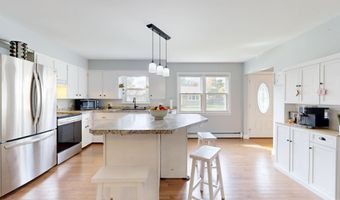 4 Arbania St, Auburn, ME 04210