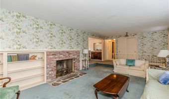 23 Roselawn Ave, North Smithfield, RI 02824