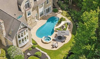 1 Willowbrook Ct, Bedford, NH 03110