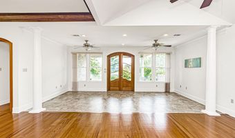 10715 Shoreline Dr, Baton Rouge, LA 70809