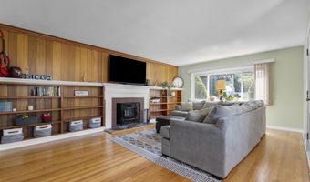 5 Greenfield Dr, Ansonia, CT 06401