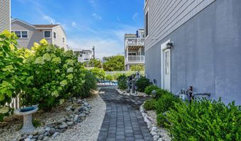 21 W Magnolia Ave, Beach Haven, NJ 08008