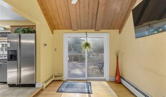 53 School St, Johnston, RI 02919