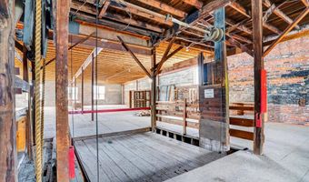 33 W Olive St, Aurora, MO 65605