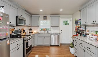 709 W Live Oak St, Alvord, TX 76225