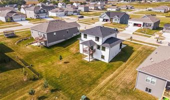 3217 Lakeview Dr SE, Altoona, IA 50009