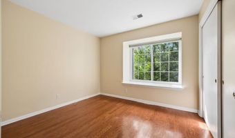 40 Ray Ct, Bedminster, NJ 07921