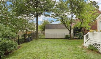 2323 N BURLINGTON St, Arlington, VA 22207
