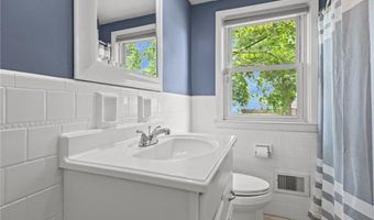 83 Bateman Ave, Cranston, RI 02920