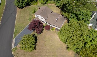 540 Sherman Ave, Belford, NJ 07718