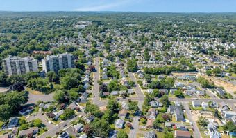 371 Northfield Dr, Bridgeport, CT 06606