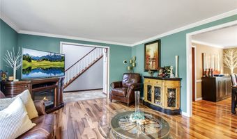 7 Shalamar Ct, Amherst, NY 14068