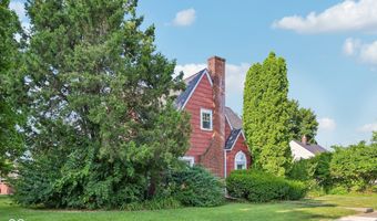 327 E 37th St, Anderson, IN 46013