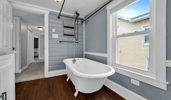 33 S 11TH St, Akron, PA 17501