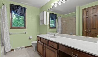 81 Plumwood Ct, Amherst, NY 14051
