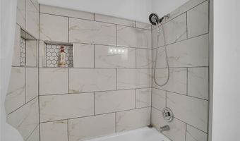 121 Pine Ave, Altus, OK 73521