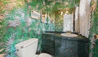 20 Sunshine Ln, Amityville, NY 11701