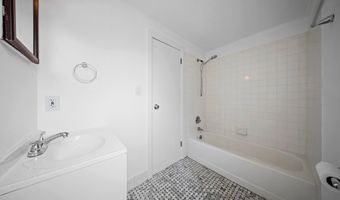 2 Lee Ave, Albertson, NY 11507
