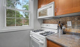 206 N TRENTON St 206-3, Arlington, VA 22203